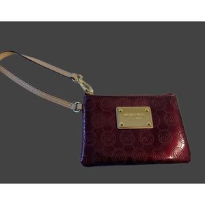 Michael kors mini patent leather wristlet
